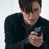 Charlize Theron onthult waarom zij Uma Thurman inschakelde voor 'Old Guard 2'